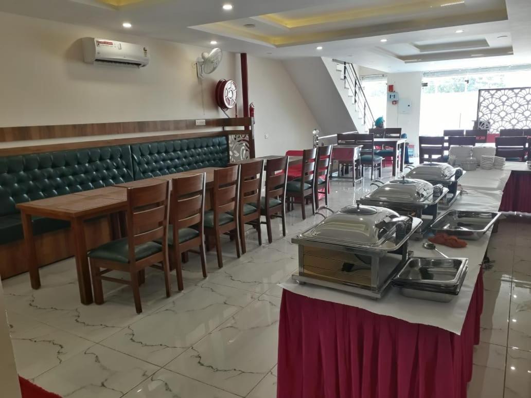 Hotel Wisteria -Main Highway Hotel Zirakpur Zewnętrze zdjęcie