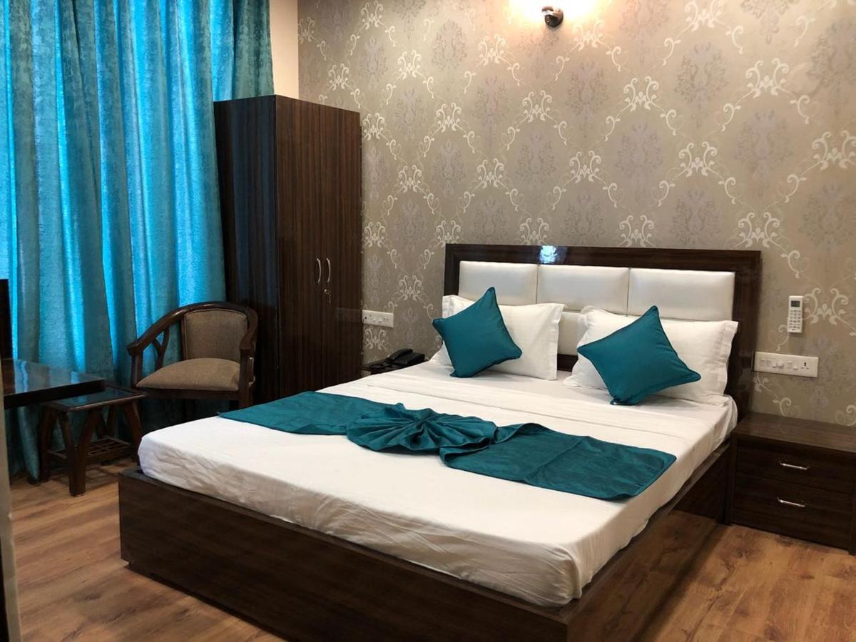 Hotel Wisteria -Main Highway Hotel Zirakpur Zewnętrze zdjęcie
