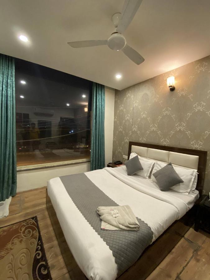 Hotel Wisteria -Main Highway Hotel Zirakpur Zewnętrze zdjęcie